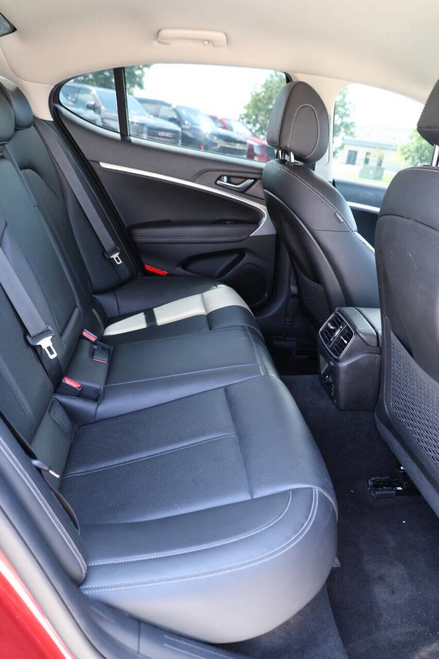 Used 2023 Genesis G70 2.0T image 16