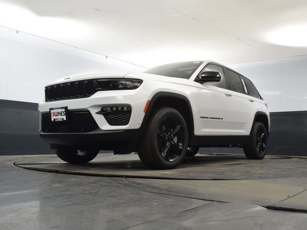 Used 2025 Jeep Grand Cherokee Limited w/ Luxury Tech Group II image 52