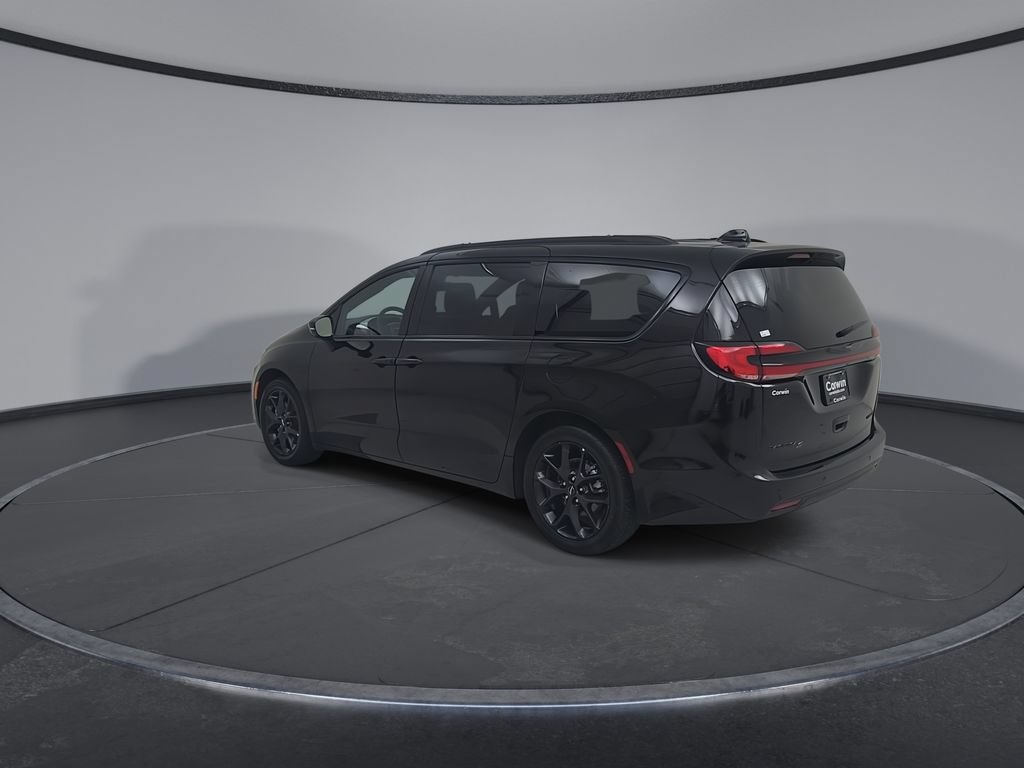 Certified 2025 Chrysler Pacifica Limited FWD image 13