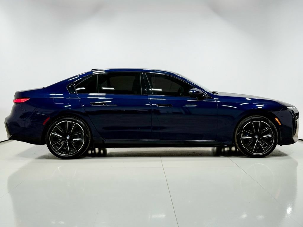 Used 2023 BMW i7 xDrive60 AWD/4WD image 18