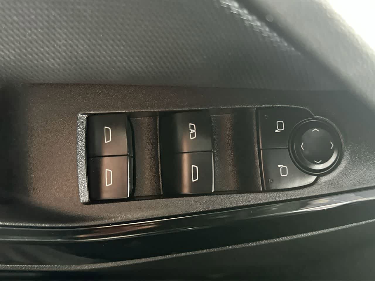 Used 2025 Chevrolet Equinox LT FWD image 17
