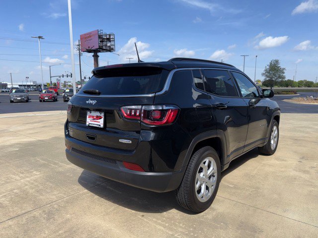 Used 2024 Jeep Compass Latitude AWD/4WD image 5