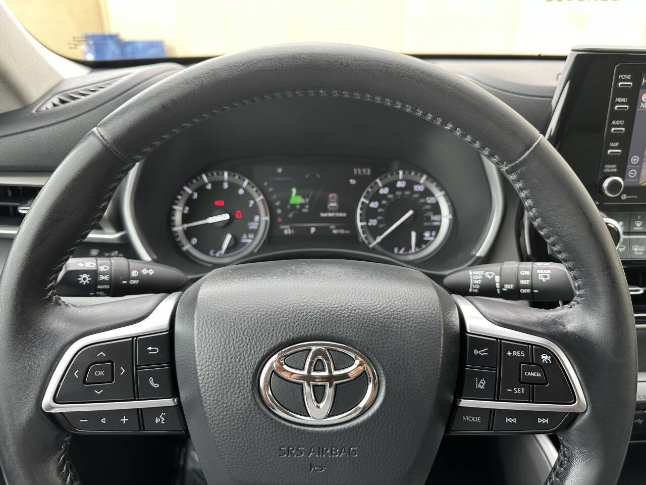 Used 2020 Toyota Highlander XLE FWD image 22
