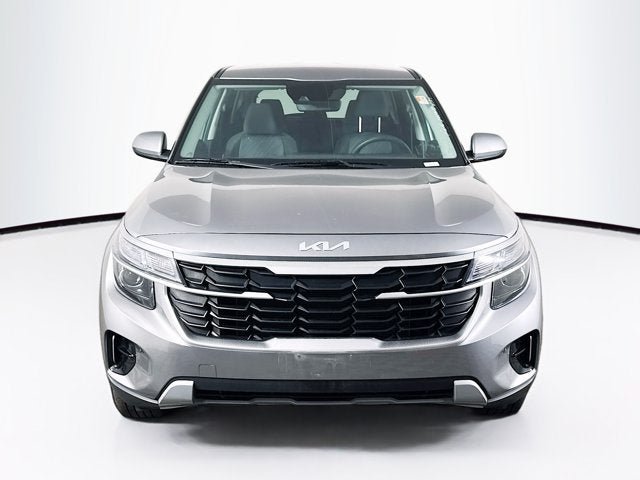 Certified 2025 Kia Seltos LX AWD/4WD image 2