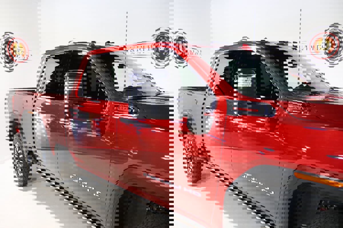 Used 2022 GMC Sierra 3500 Denali w/ Denali Ultimate Package image 7