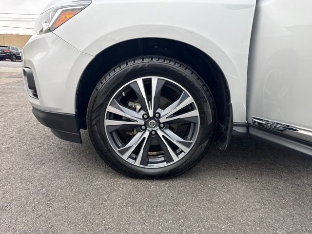 Used 2018 Nissan Pathfinder Platinum w/ Cargo Package image 27