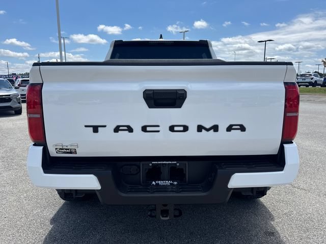 Used 2025 Toyota Tacoma SR5 AWD/4WD image 5