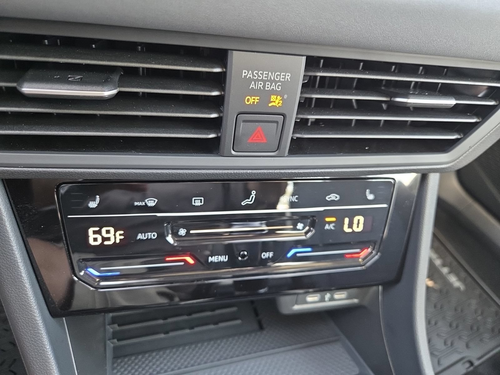 Used 2026 Volkswagen Jetta SE w/ Black Wheel Package FWD image 26