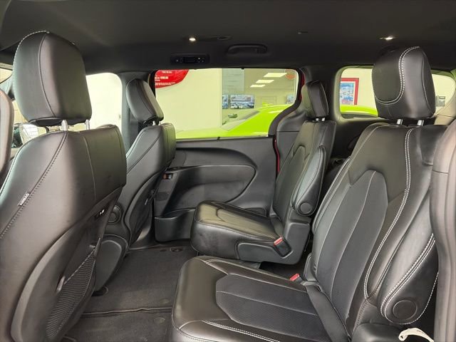 Used 2026 Chrysler Pacifica Select image 10