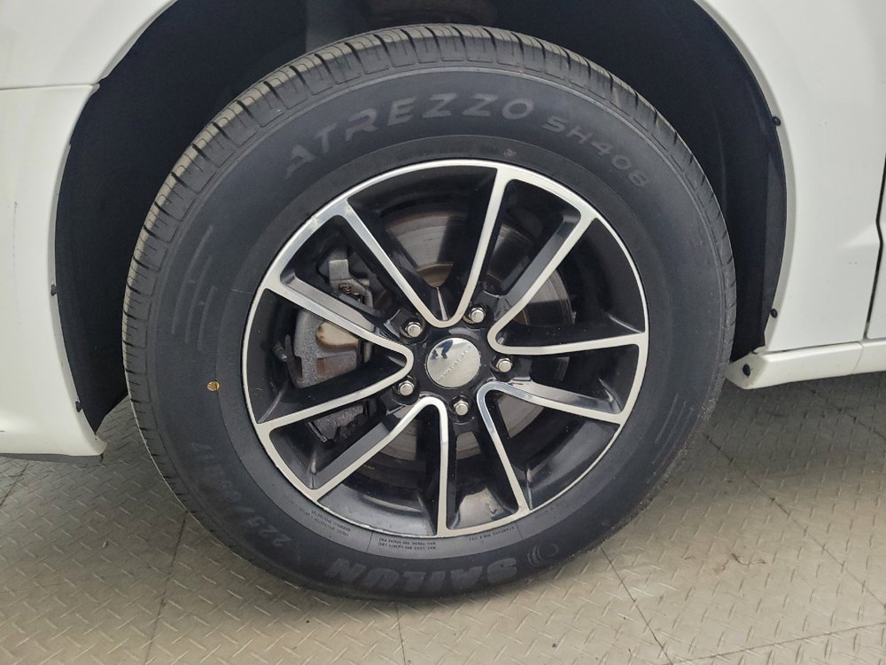 Used 2018 Dodge Grand Caravan SE FWD image 31