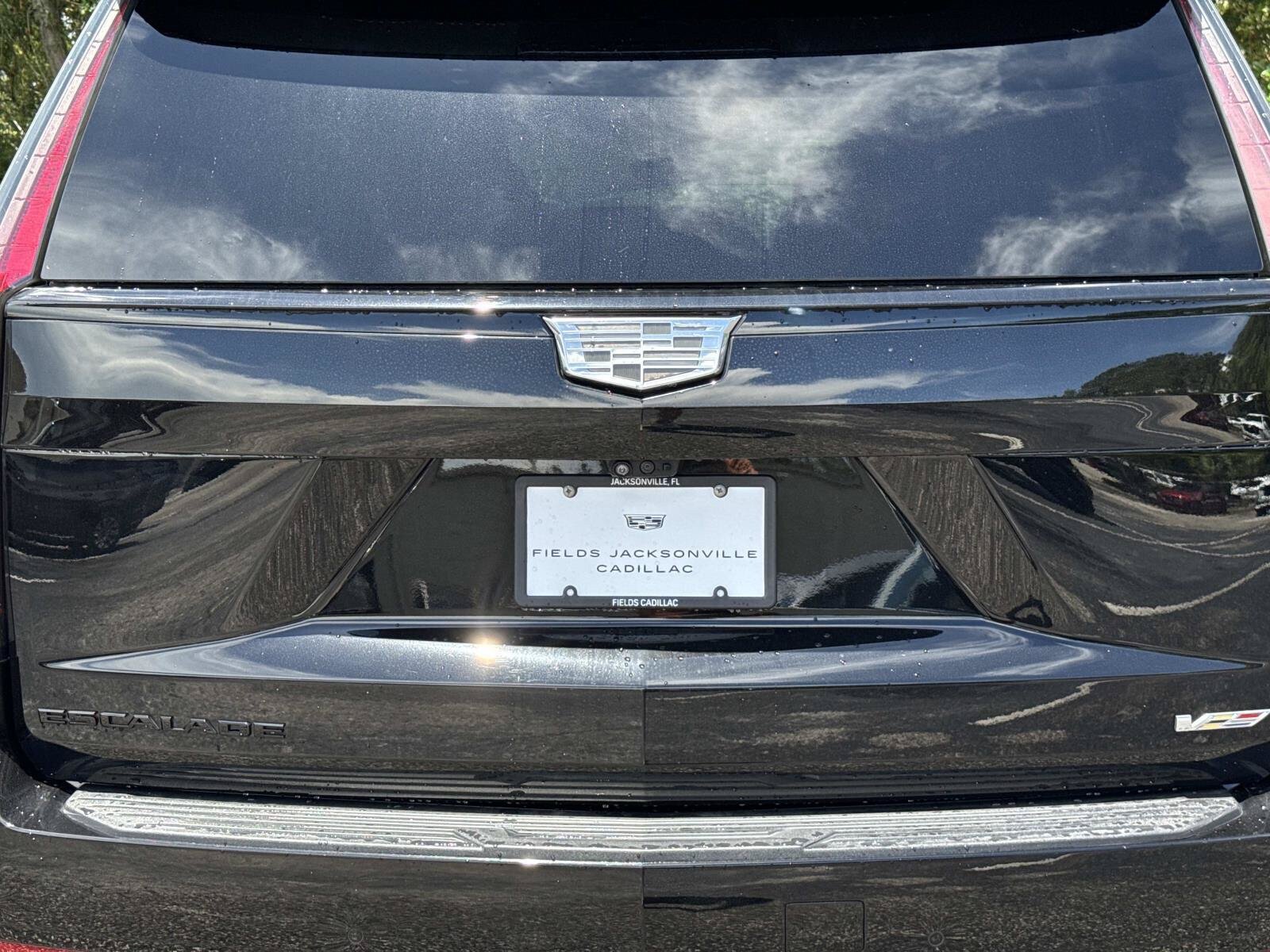 Certified 2023 Cadillac Escalade V w/ LPO, ONYX Package AWD/4WD image 10