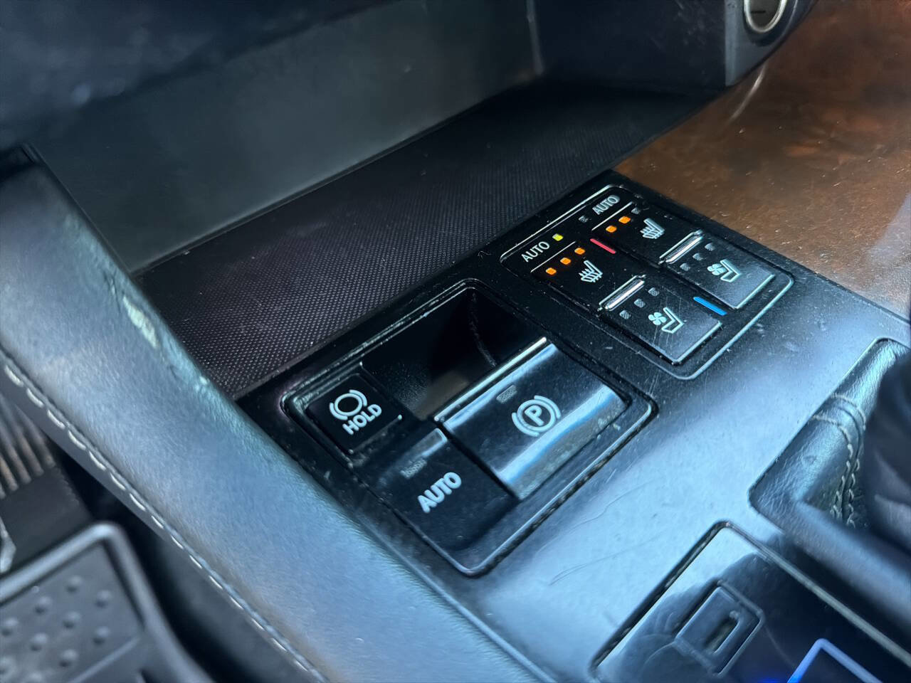 Used 2017 Lexus RX 450h AWD image 29