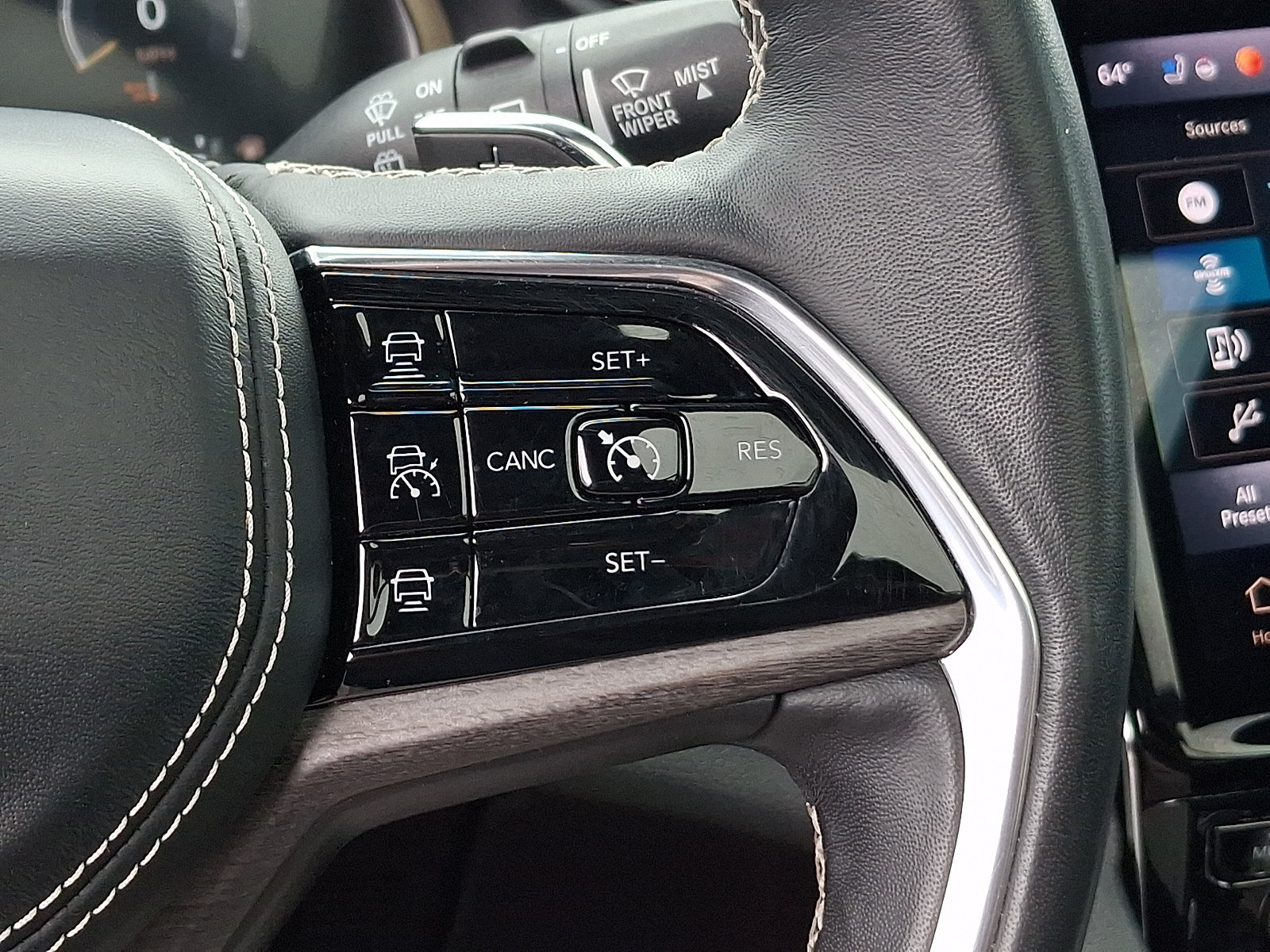 Used 2022 Jeep Grand Cherokee Overland AWD/4WD image 24