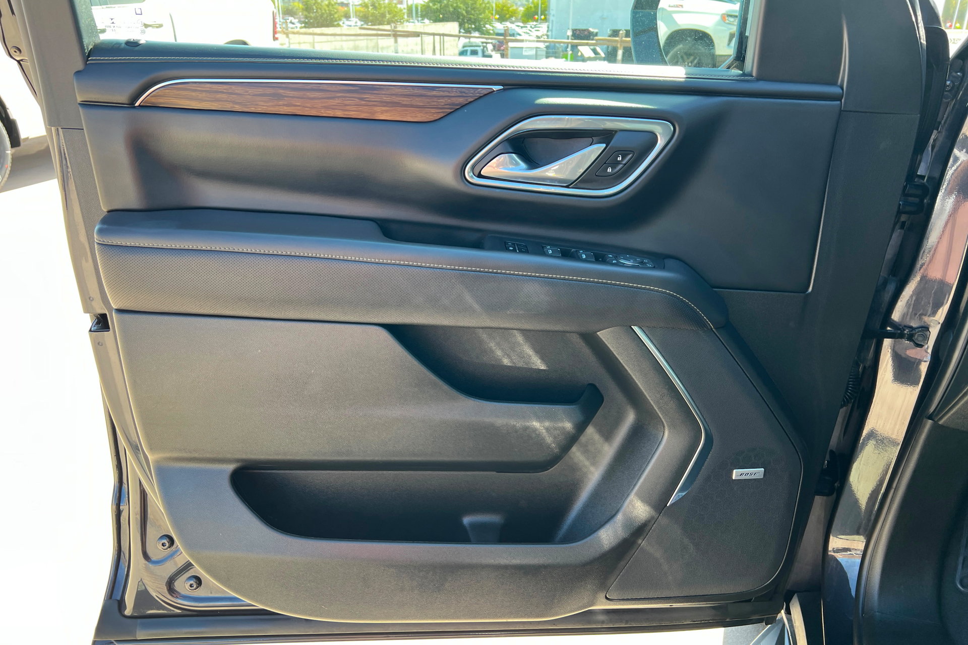 Used 2023 Chevrolet Suburban Premier AWD/4WD image 15
