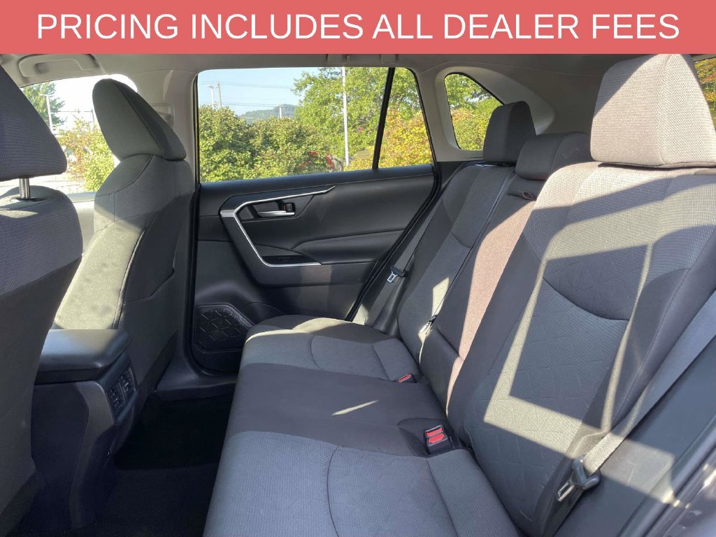 Used 2025 Toyota RAV4 XLE AWD/4WD image 17