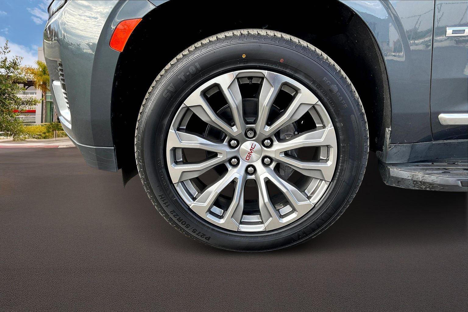 Used 2021 GMC Yukon Denali w/ Advanced Technology Package image 9