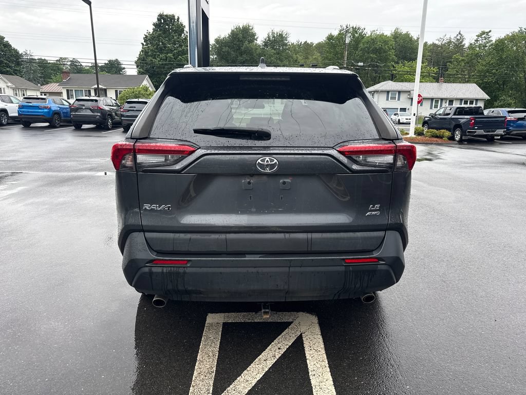 Used 2021 Toyota RAV4 LE AWD/4WD image 4