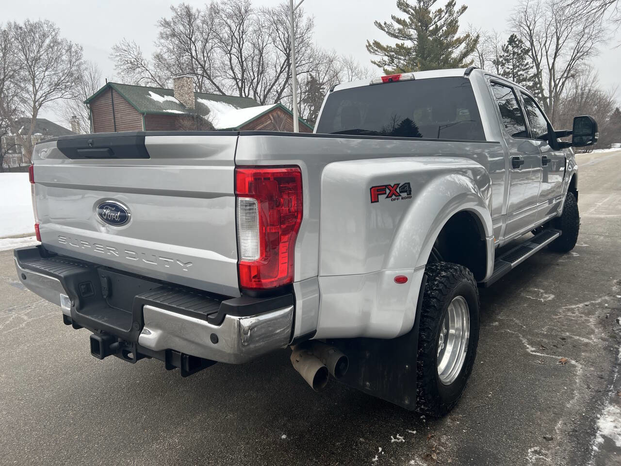 Used 2017 Ford F350 XLT w/ XLT Value Package AWD/4WD image 6