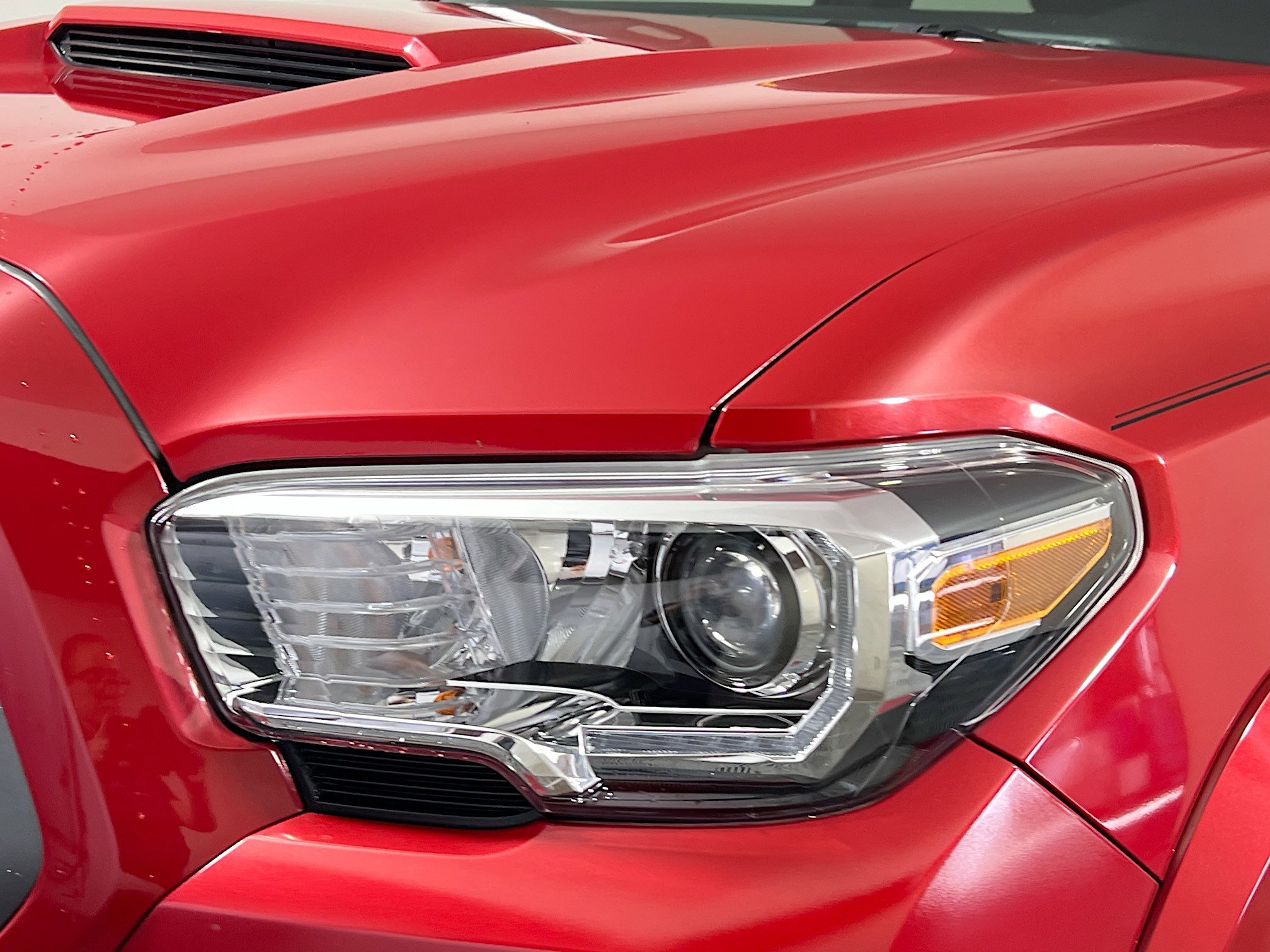 Used 2022 Toyota Tacoma TRD Sport w/ Technology Package image 11