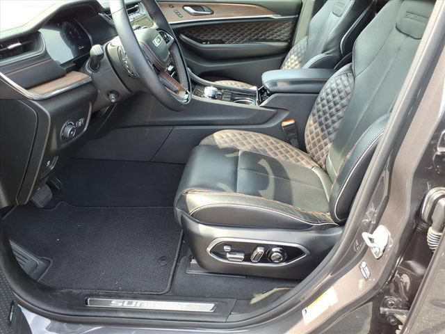 Used 2024 Jeep Grand Cherokee L Summit w/ Advanced Protech Group IV AWD/4WD image 13