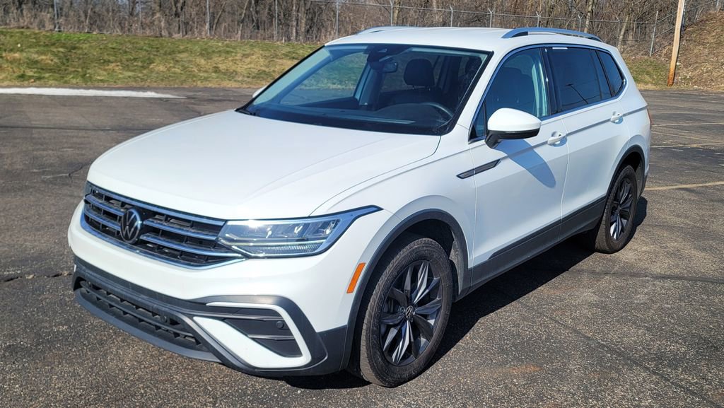 Used 2022 Volkswagen Tiguan SE image 3