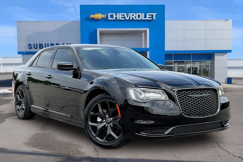 Used 2022 Chrysler 300 Touring w/ Sport Appearance Package RWD image 2
