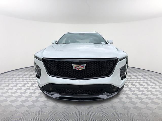 Used 2024 Cadillac XT4 Sport FWD image 2