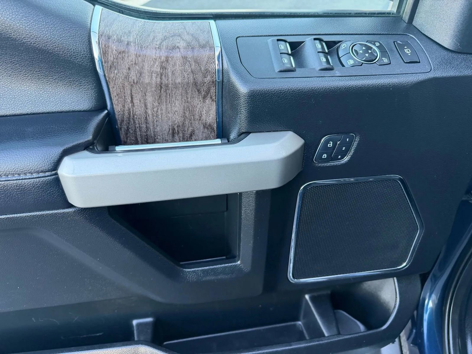 Used 2017 Ford F250 Lariat w/ Chrome Package image 14