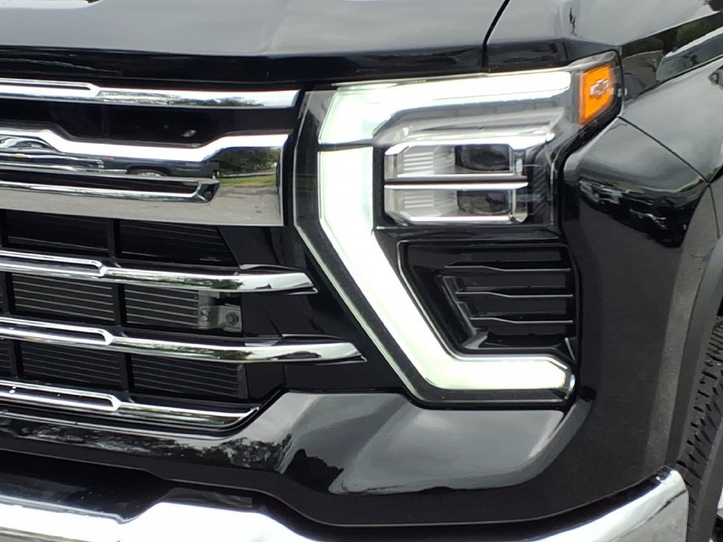 New 2026 Chevrolet Silverado 3500 LTZ w/ LTZ Plus Package AWD/4WD image 8