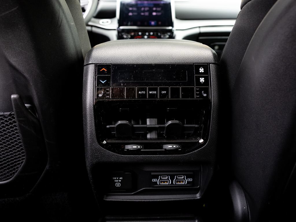 Used 2025 Jeep Grand Cherokee L Limited w/ Luxury Tech Group II AWD/4WD image 29