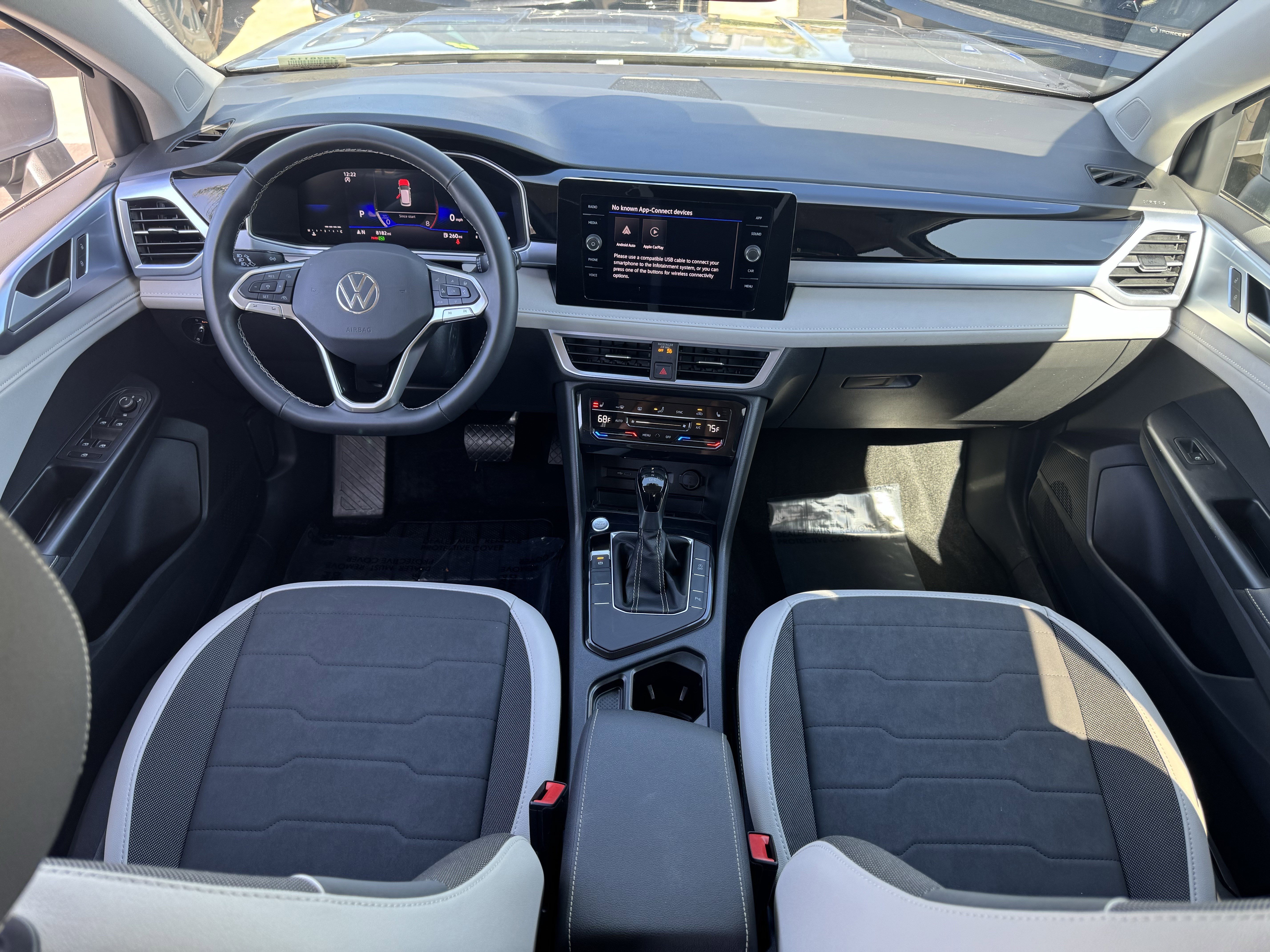 Used 2025 Volkswagen Taos SE image 31