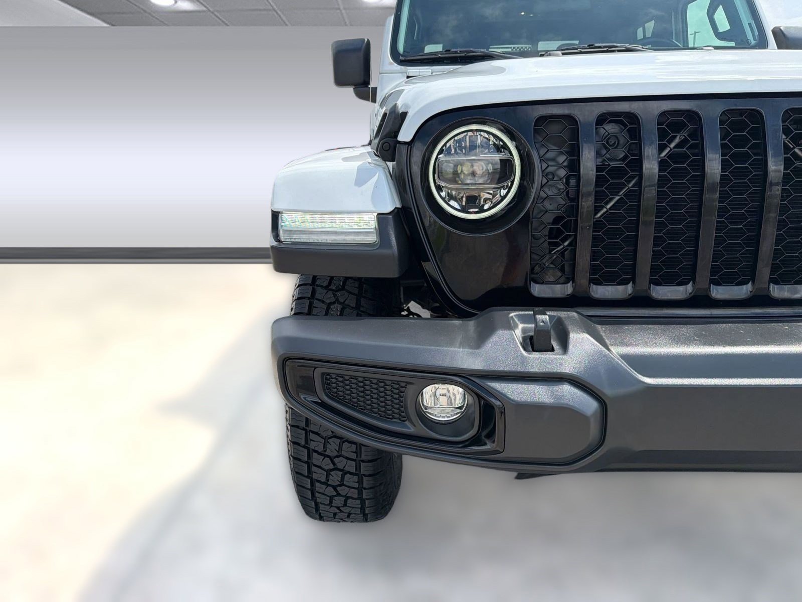 Used 2022 Jeep Gladiator Willys AWD/4WD image 10