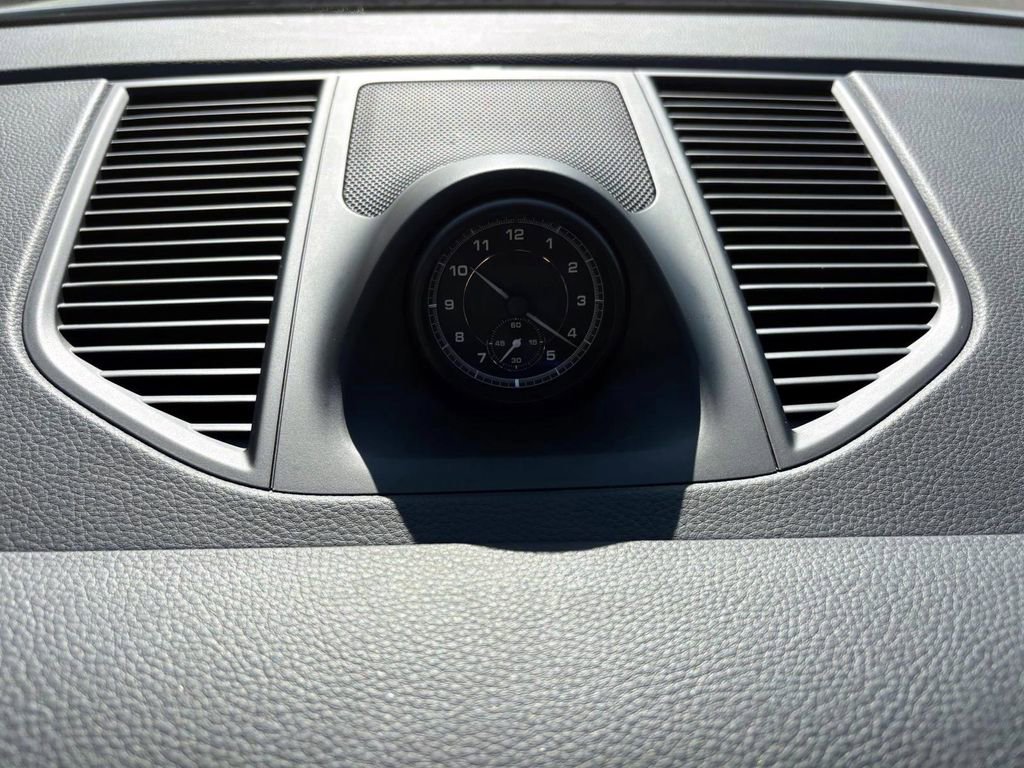 Certified 2025 Porsche Macan image 36