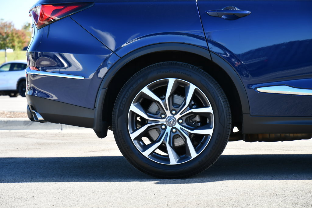 Certified 2023 Acura MDX w/ Technology Package AWD/4WD image 15