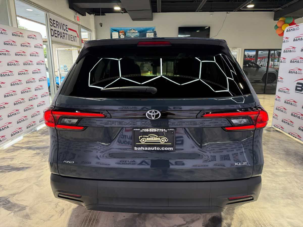 Used 2025 Toyota Grand Highlander AWD image 5