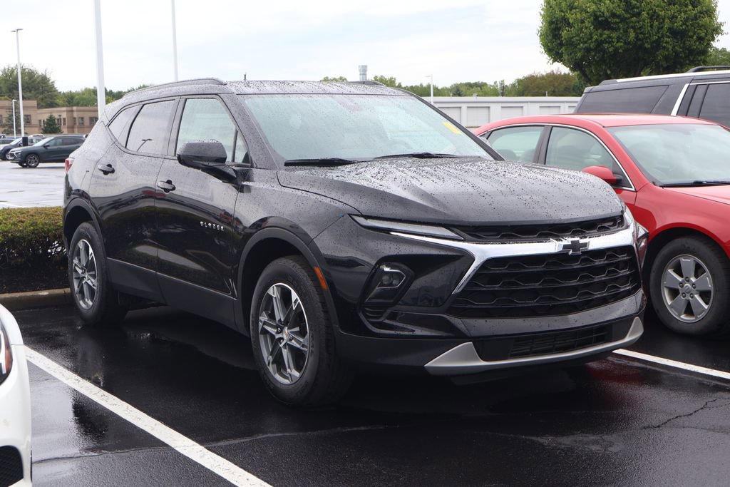 Used 2023 Chevrolet Blazer LT w/ Convenience Package FWD image 3