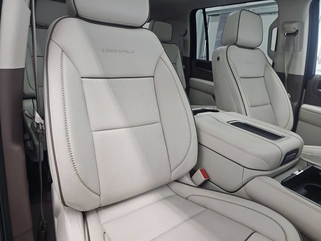 Used 2023 GMC Yukon XL Denali AWD/4WD image 30