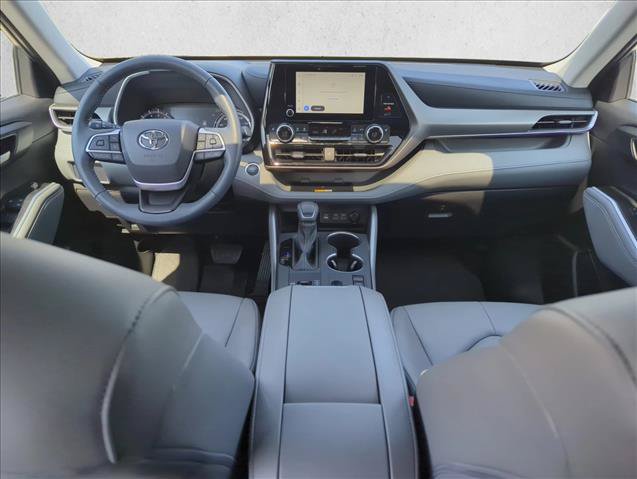 Certified 2025 Toyota Highlander XLE FWD image 24
