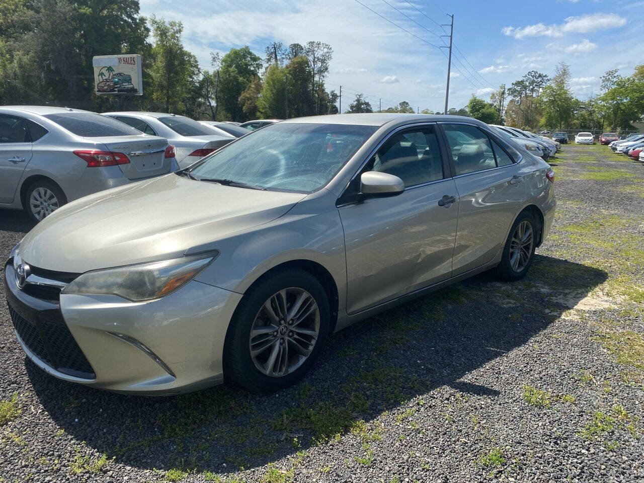 Used 2015 Toyota Camry SE image 2