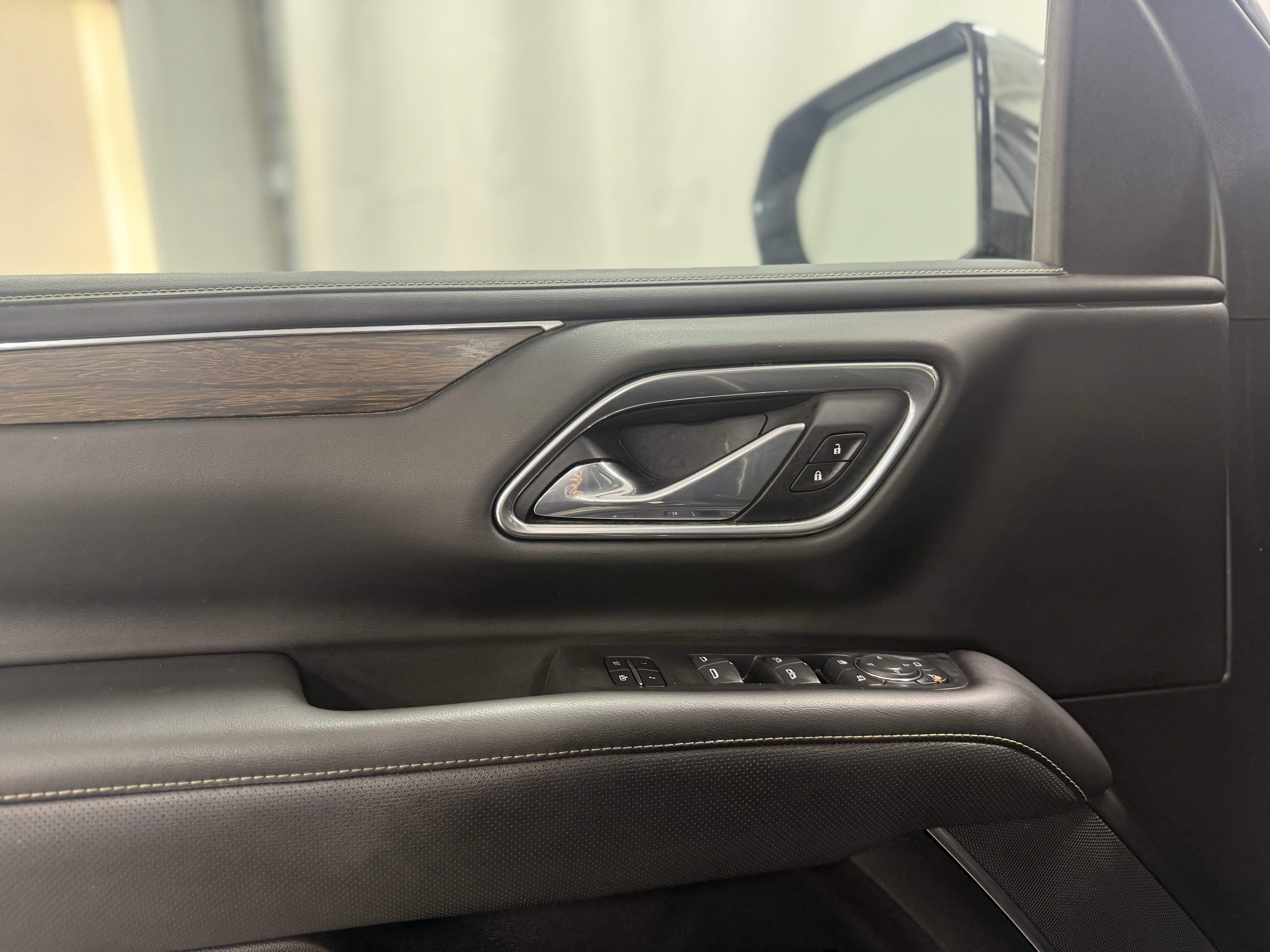 Used 2021 Chevrolet Suburban Premier w/ Premium Package image 14