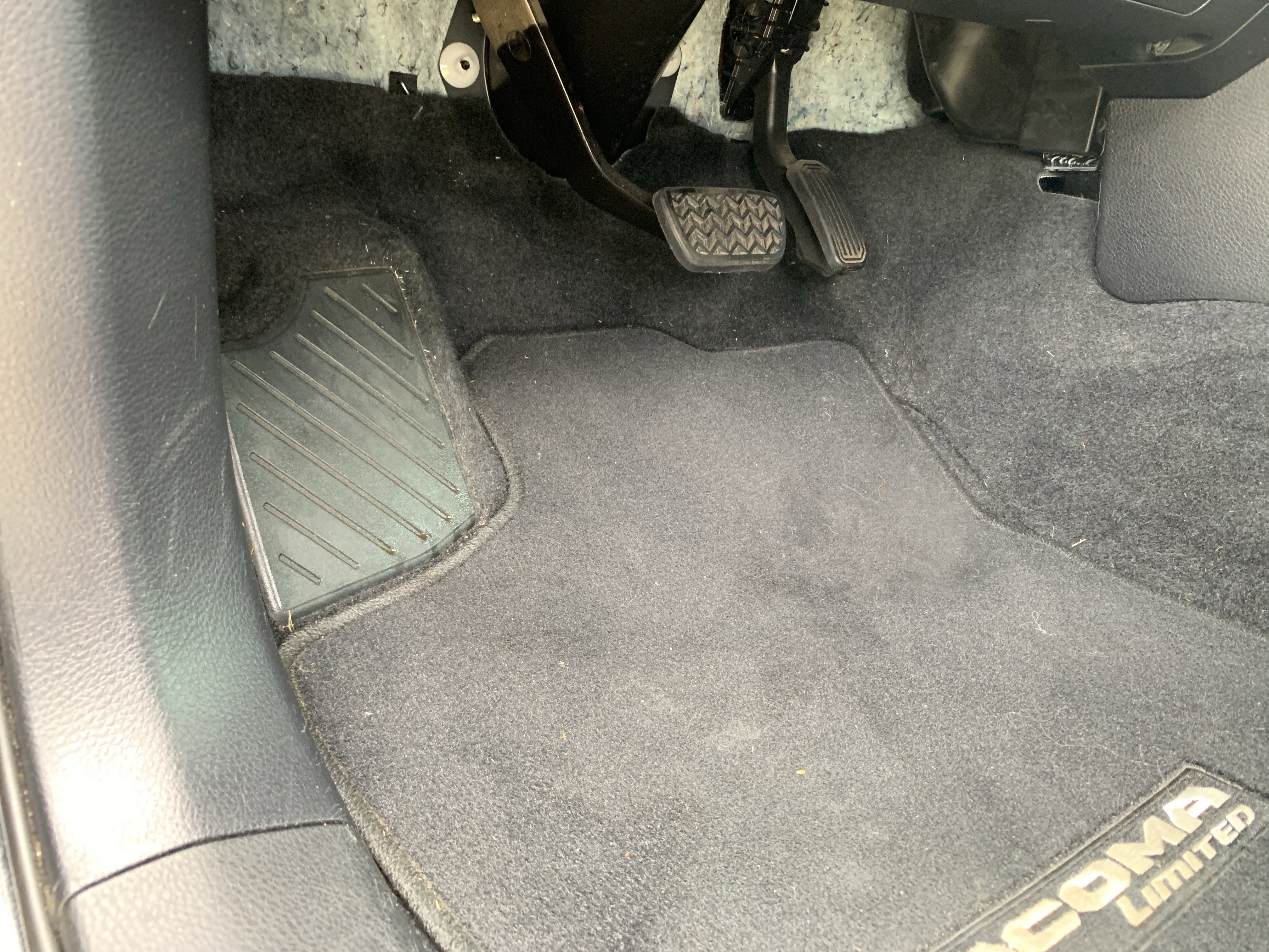 Used 2021 Toyota Tacoma Limited image 17