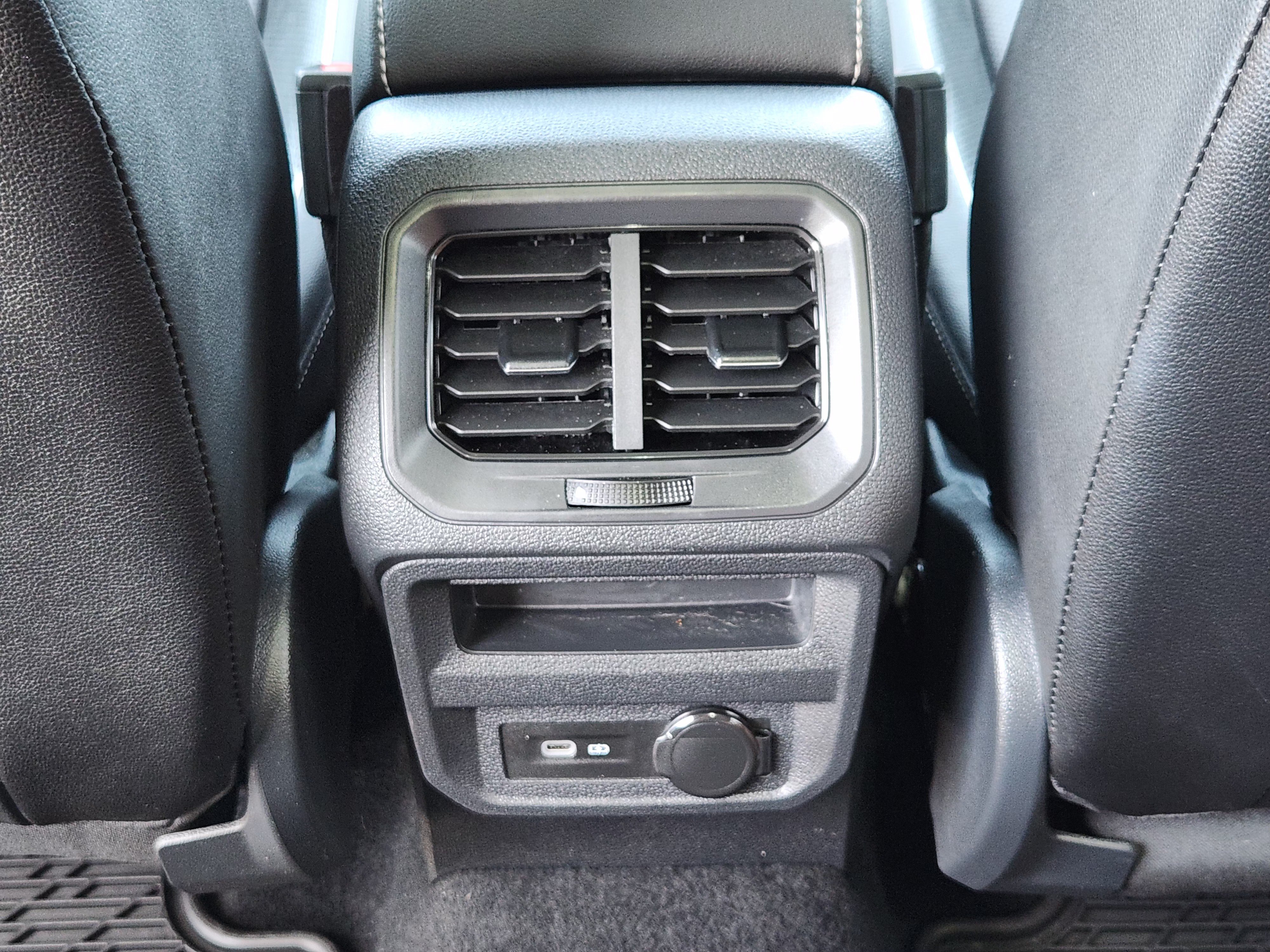 Used 2023 Volkswagen Tiguan SEL R-Line AWD/4WD image 31