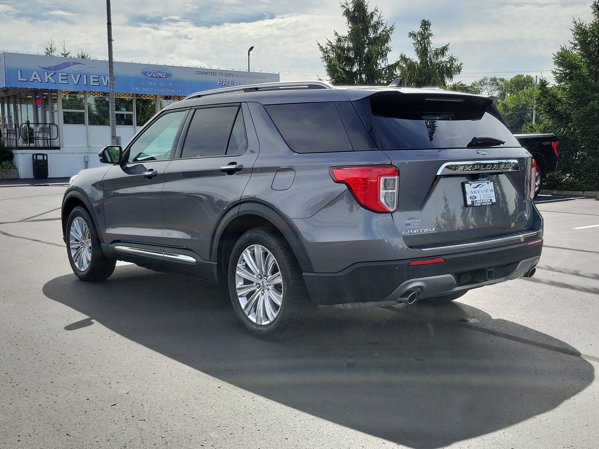 Certified 2023 Ford Explorer Limited w/ Limited Technology Package RWD image 4