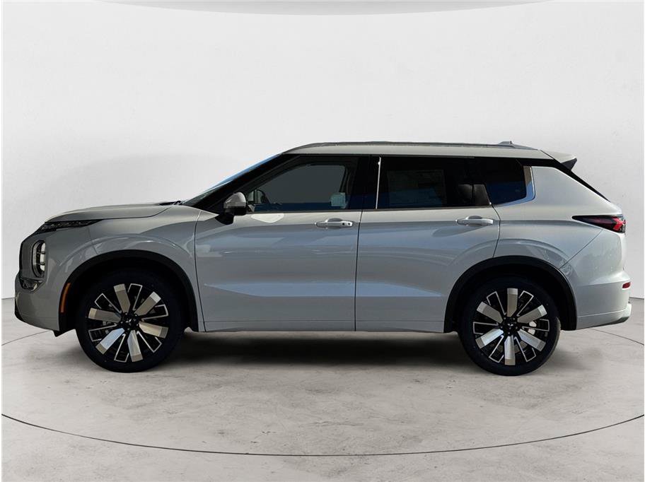 New 2026 Mitsubishi Outlander SEL FWD image 2