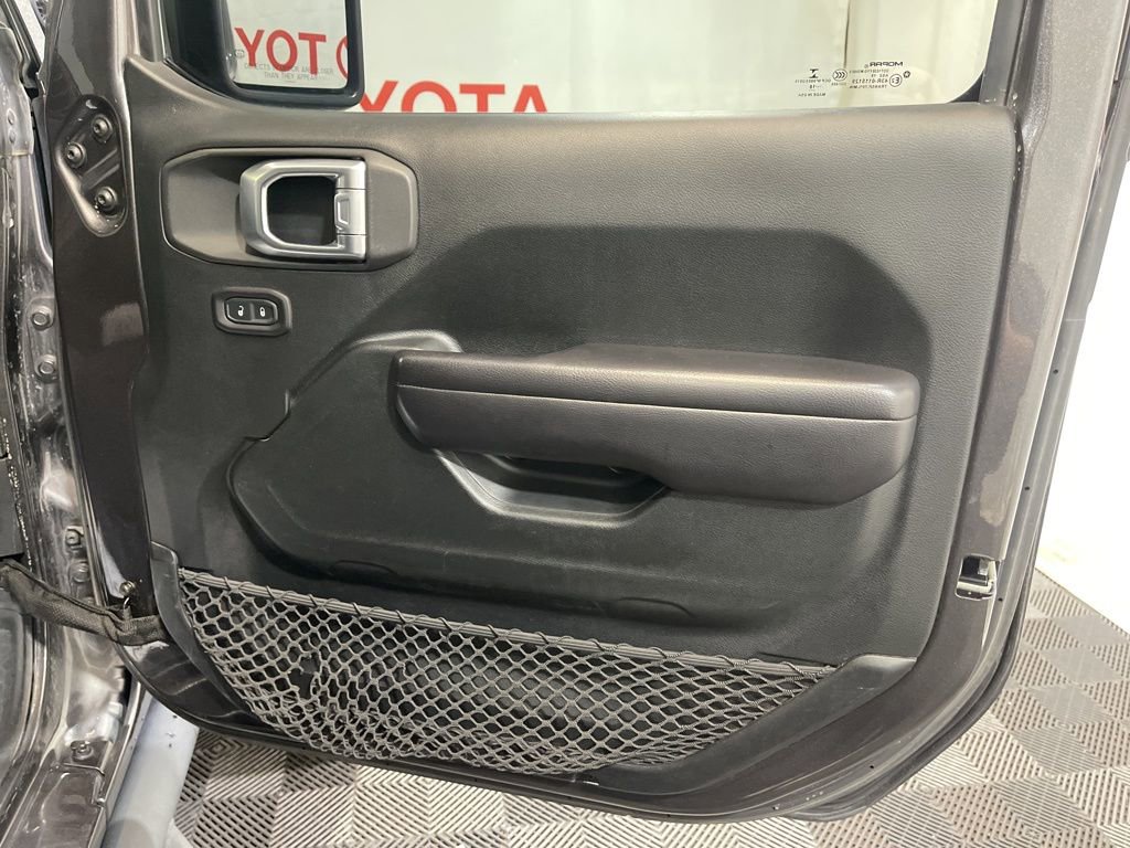 Used 2018 Jeep Wrangler Unlimited Rubicon image 12