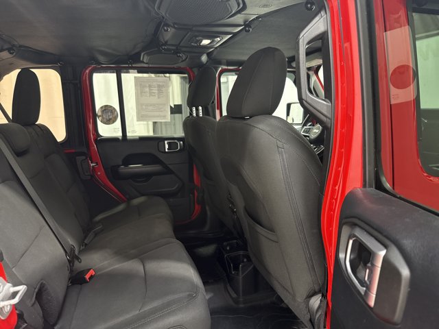 Used 2018 Jeep Wrangler Unlimited Sahara w/ Cold Weather Group AWD/4WD image 27