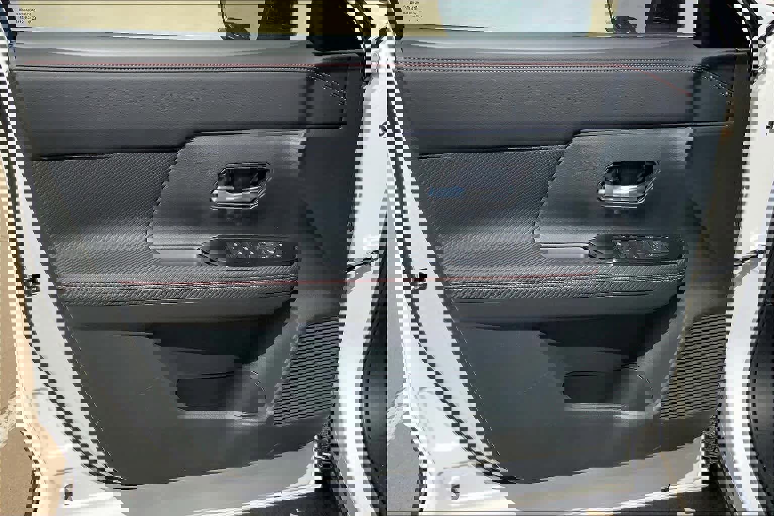 Certified 2025 Nissan Kicks SR image 10