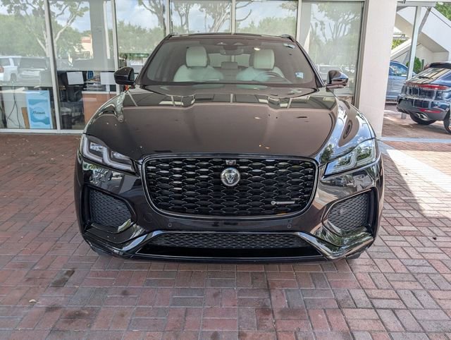 Used 2025 Jaguar F-PACE R-Dynamic S image 2