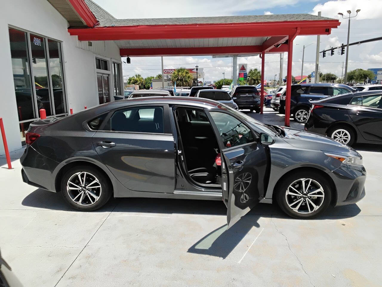 Used 2022 Kia Forte LXS image 4