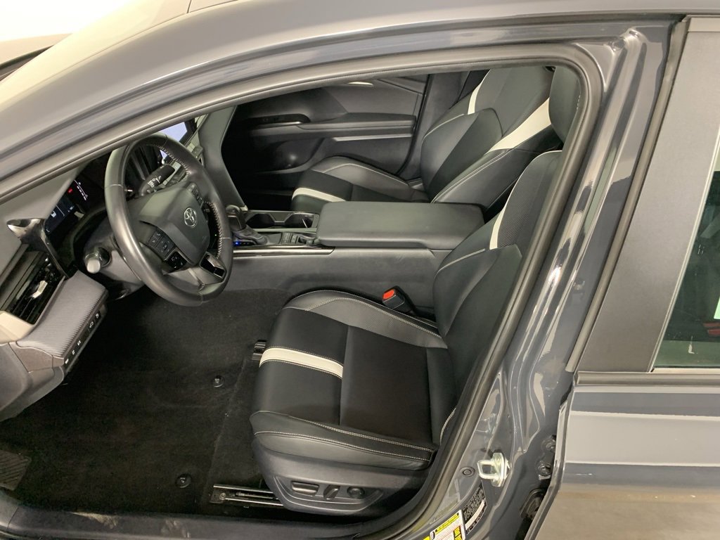 Used 2025 Toyota Camry SE image 29